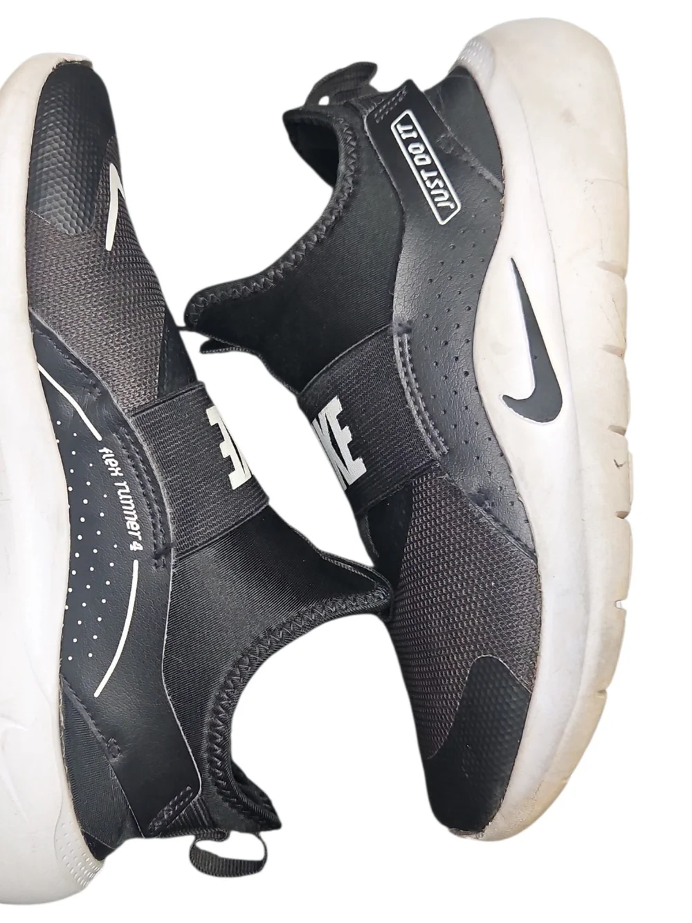 Nike Boys Flex Runner 4 Slip-On Athletic Sneakers in Black and White Size 3